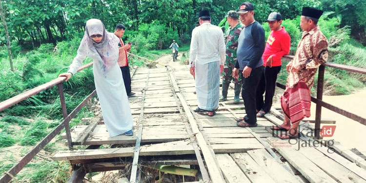 Jembatan Penghubung Desa di Kedungjati Grobogan Rusak Diterjang Banjir
