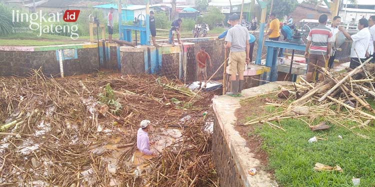 Pembuang Sampah di Kali Guno Akan Ditertibkan, Camat Dukuhseti Pati Ajak Warga Cegah Banjir