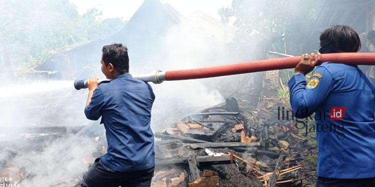 Ditinggal ke Warung, Rumah di Grobogan Ludes Terbakar