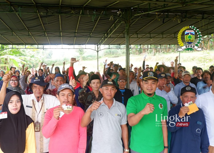 Ketua DPRD Jepara Bantu Permudah Petani Dapat Pupuk Subsidi dengan Kartu Tani
