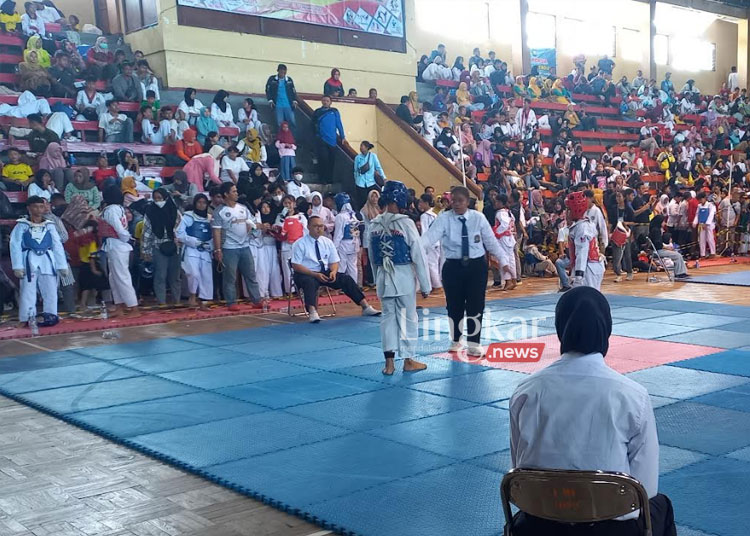 365 Pelajar Bertarung Perebutkan Juara Taekwondo di POPDA Kendal 2023