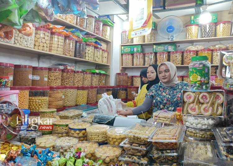 Berkah Ramadhan, Pedagang Kue Kering di Jakarta Raih Untung 2 Kali Lipat
