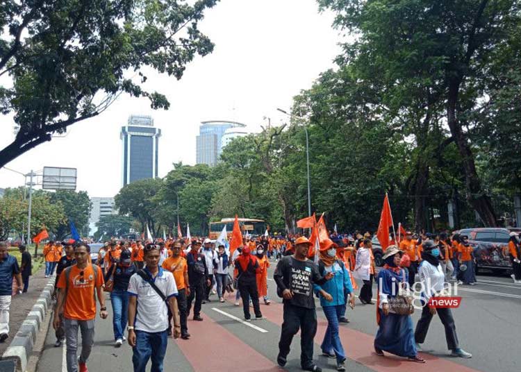Peringati May Day, Puluhan Ribu Buruh Gelar Aksi di Jakarta Hari Ini