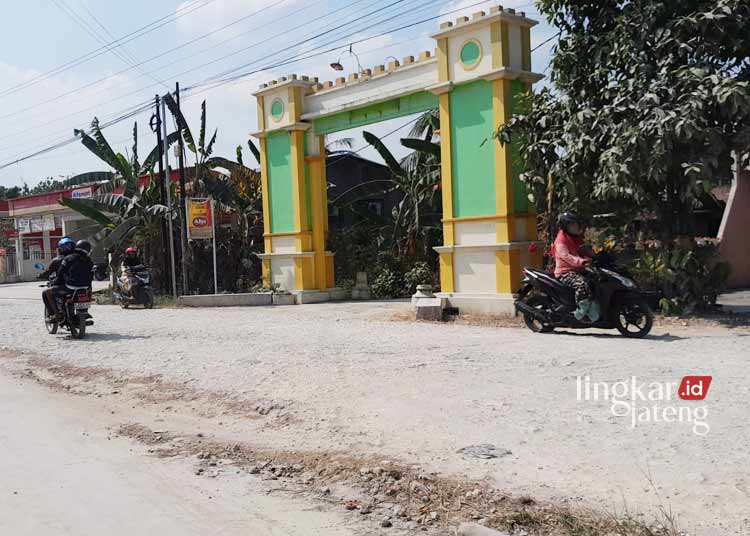 Warga Keluhkan Jalan Rusak di Desa Tambakselo Grobogan yang Tak Kunjung Diperbaiki