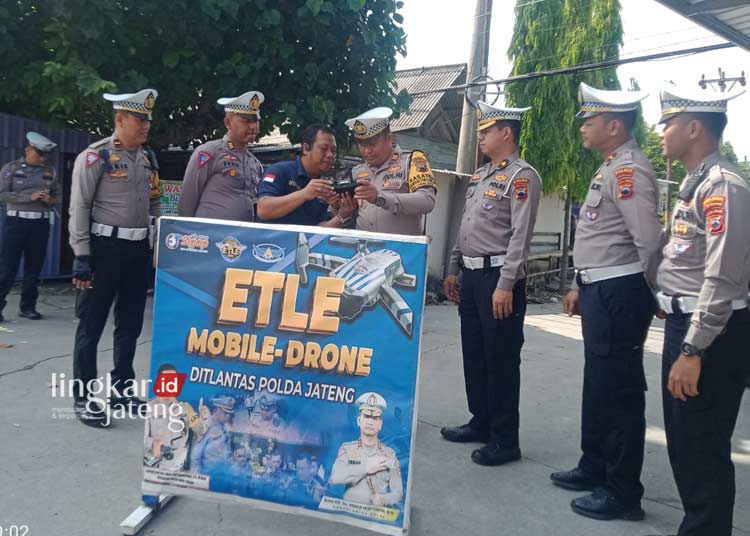 Sopir Tak Pakai Sabuk Pengaman Terekam ETLE Drone di Grobogan