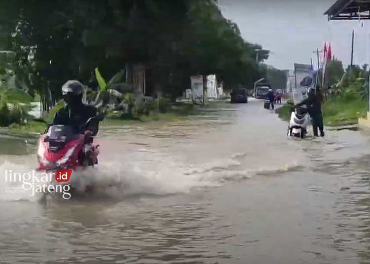 Awal Tahun 2024, Banjir Genangi Ruas Jalan di Grobogan