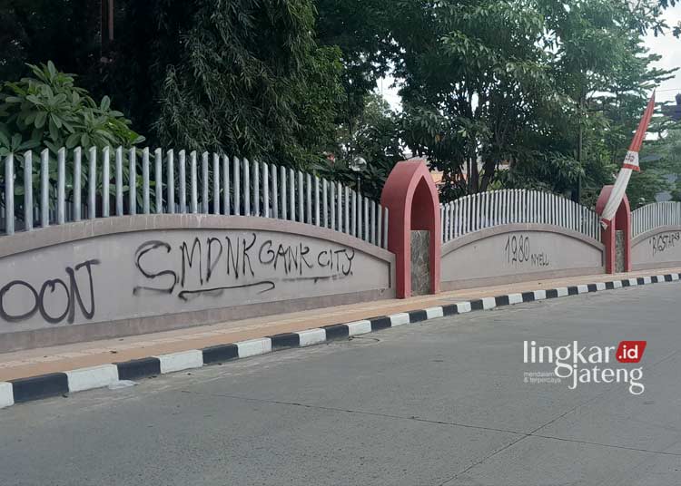 Aksi Vandalisme, Tembok di Taman Segitiga Emas Grobogan Dicorat-Coret