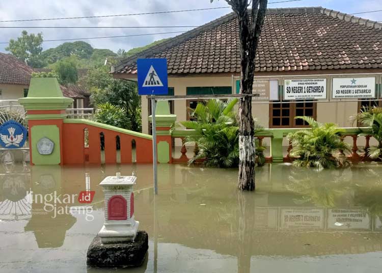 Sekolah Terpaksa Diliburkan akibat Terendam Banjir di Grobogan