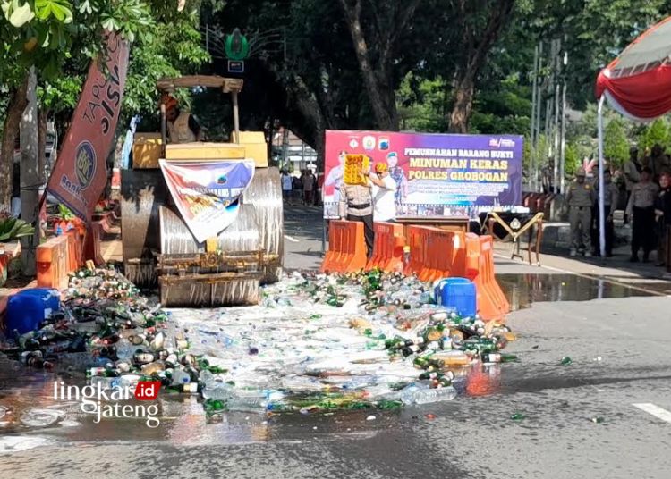 4.037 Botol Miras di Grobogan Dimusnahkan Jelang Lebaran 2024