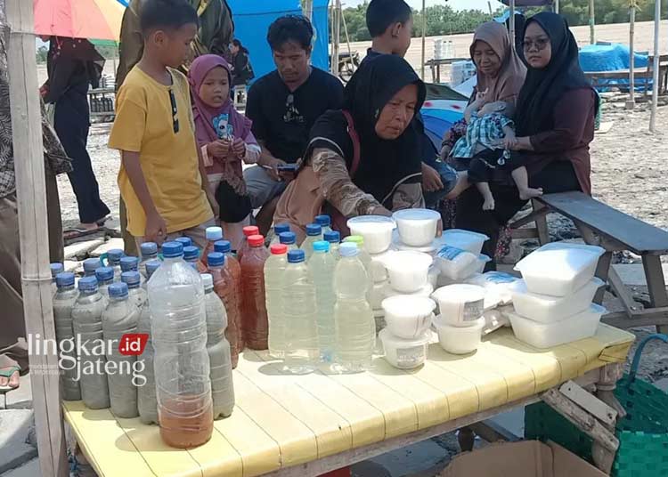 Pedagang di Objek Wisata Bledug Kuwu Grobogan Konsisten Kenalkan Produk Lokal
